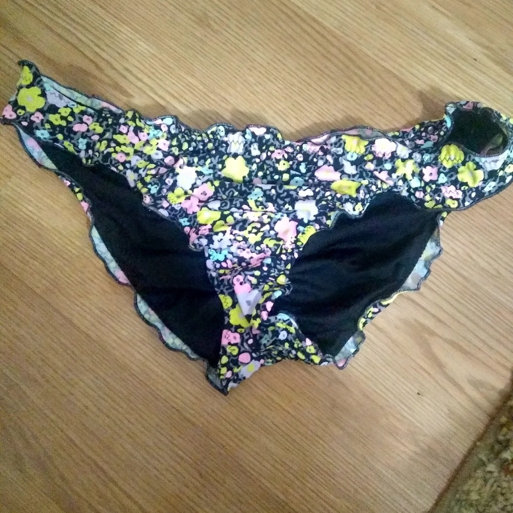 Scrunch bikini bottoms